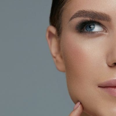 młody i naturalny wygląd